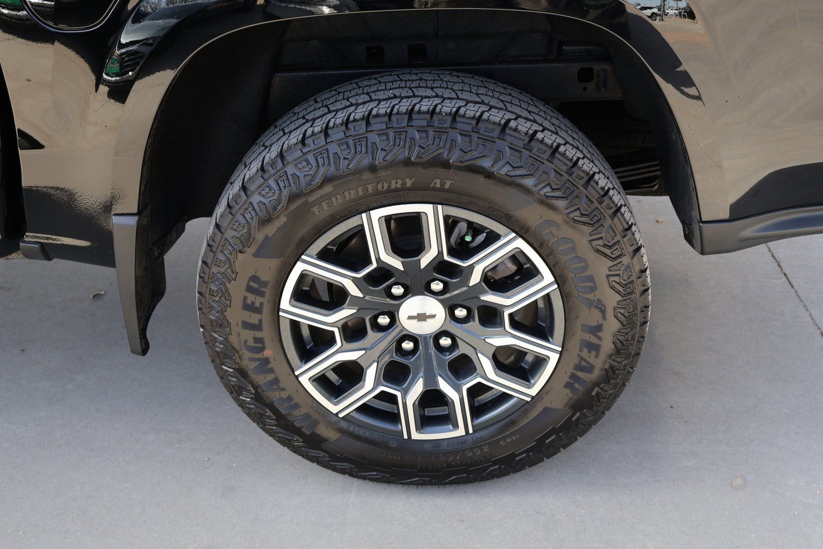 Used 2025 Chevrolet Colorado Z71 AWD/4WD image 11