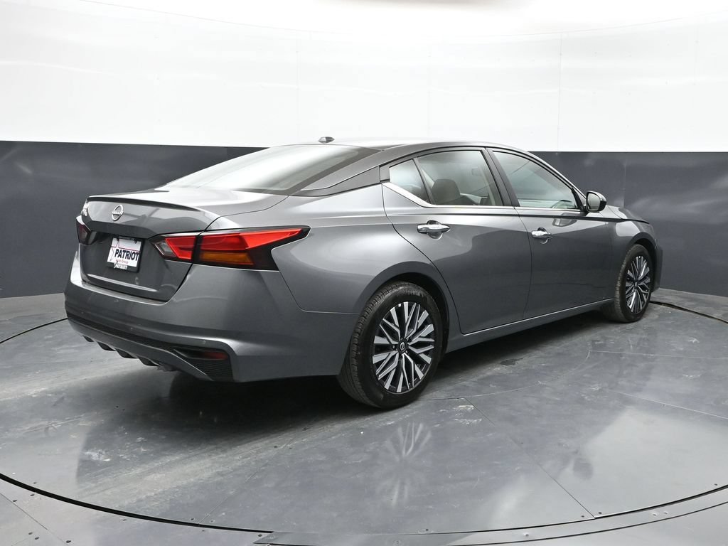 Used 2025 Nissan Altima 2.5 SV FWD image 19