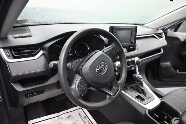 Used 2022 Toyota RAV4 XLE AWD/4WD image 11