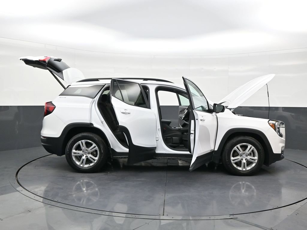 Used 2023 GMC Terrain SLE w/ Driver Convenience Package image 30