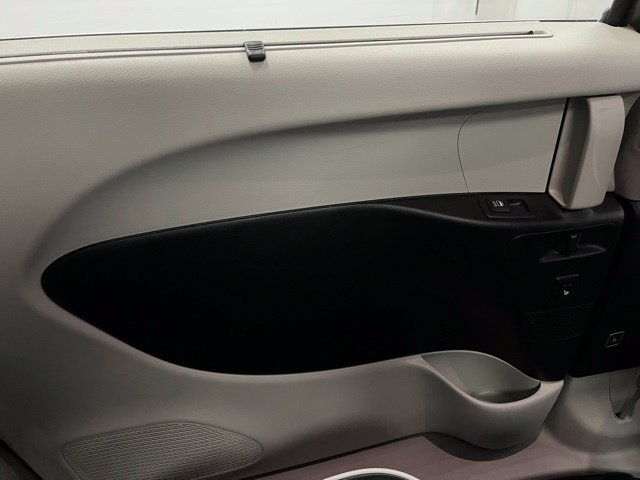 Used 2023 Chrysler Pacifica Limited FWD image 39