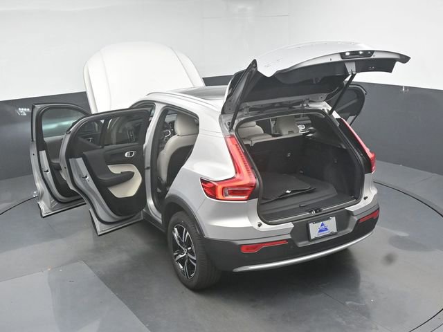 Used 2023 Volvo XC40 B5 Plus image 48