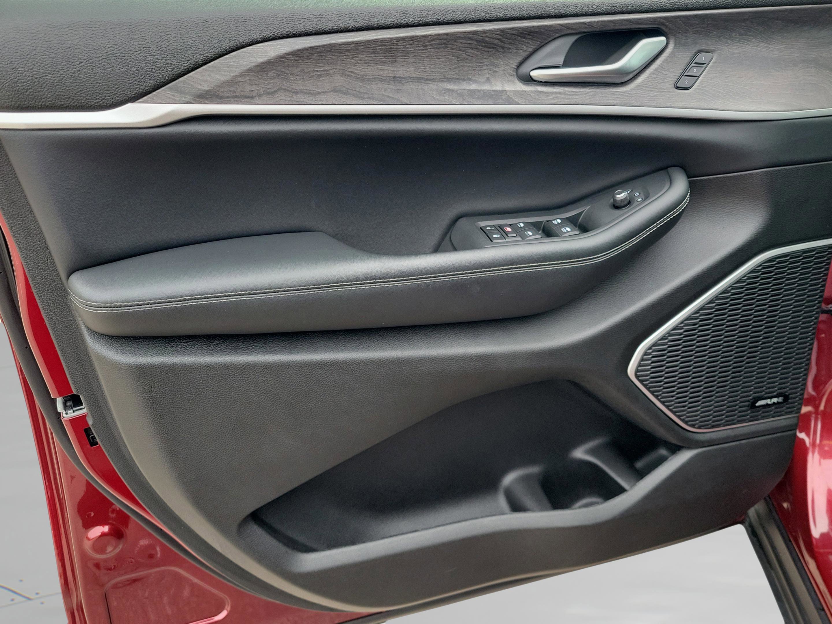 Used 2023 Jeep Grand Cherokee L Limited w/ Luxury Tech Group II image 32