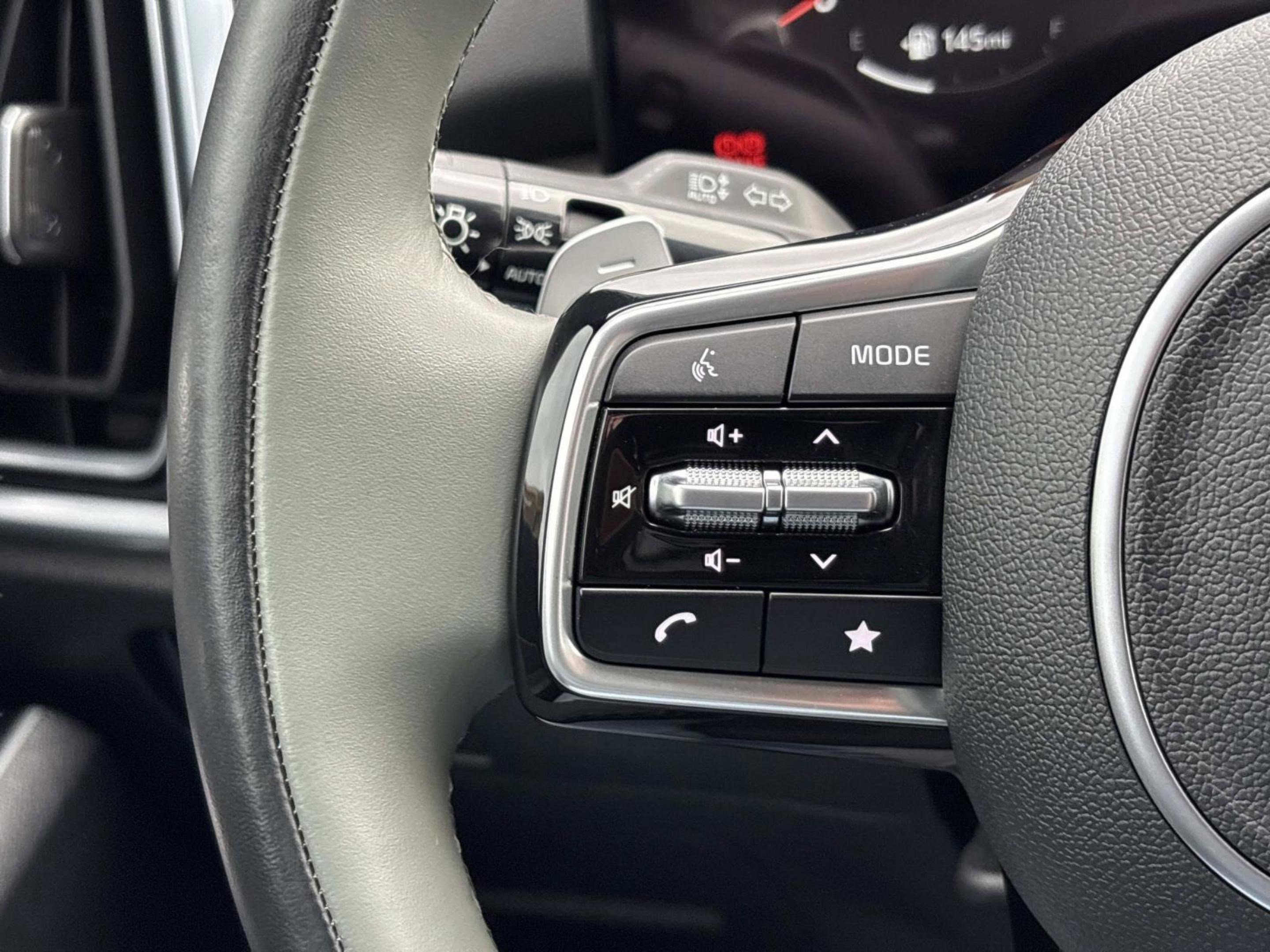 Used 2025 Kia Sorento SX Prestige w/ Sage Leather Package image 22