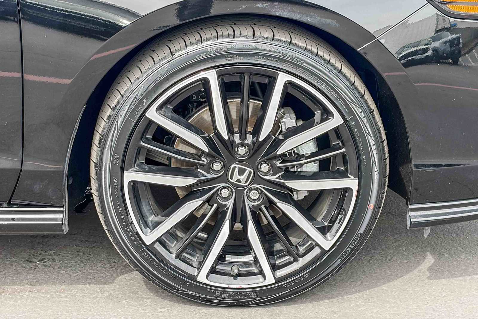 Used 2023 Honda Accord Touring image 9