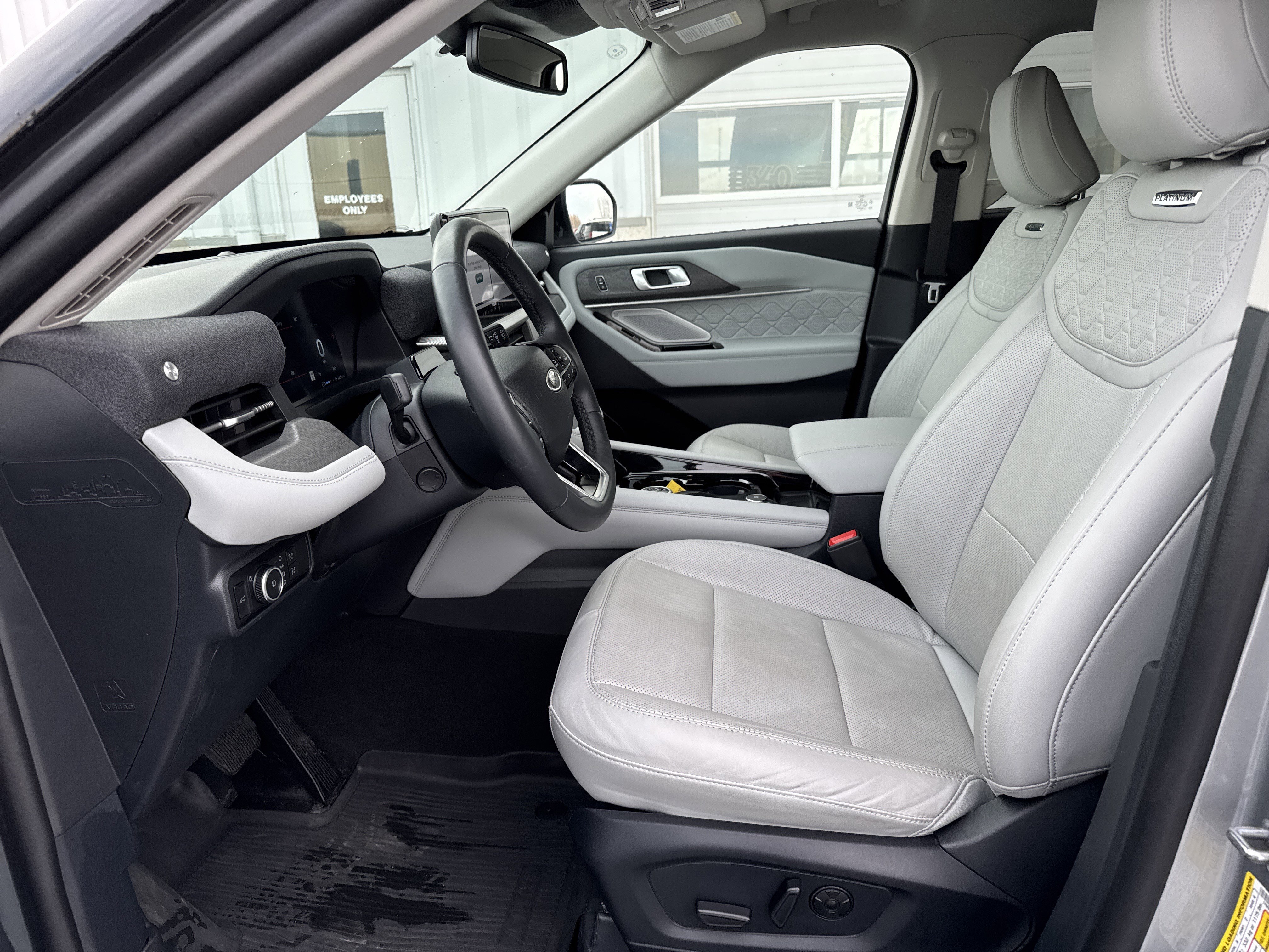 Used 2025 Ford Explorer Platinum w/ Ultimate Package image 18