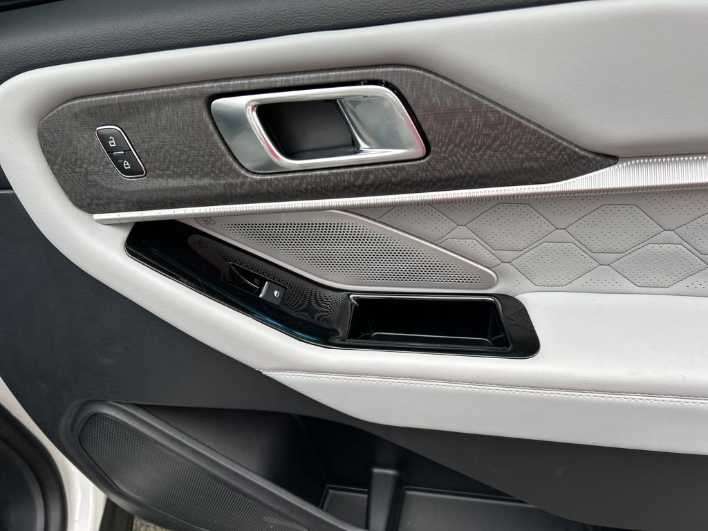 Used 2025 Ford Explorer Platinum w/ Ultimate Package image 33