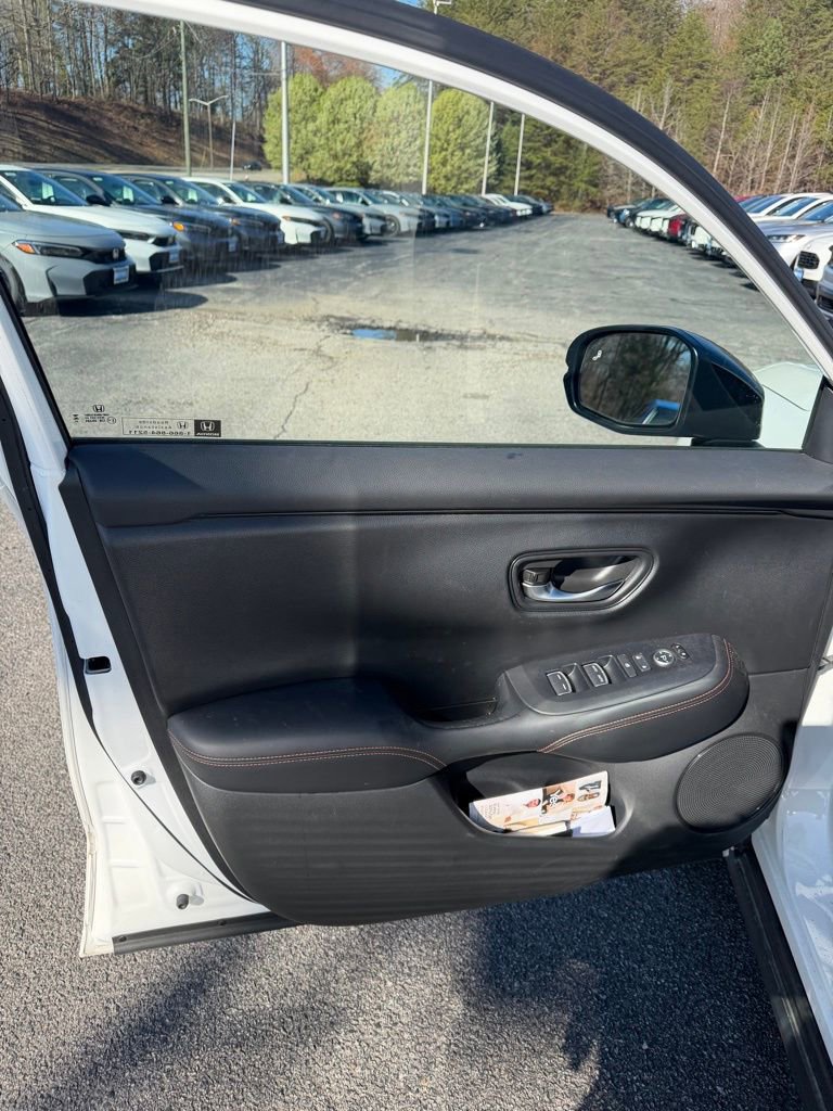 Used 2025 Honda HR-V Sport image 11