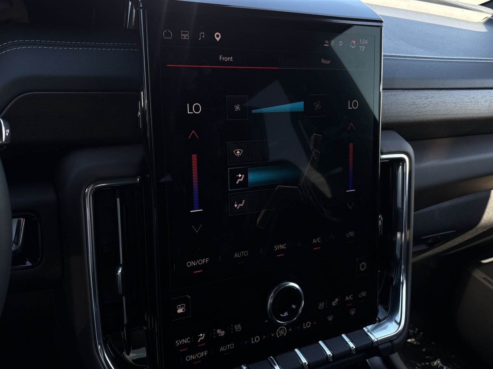 New 2026 GMC Yukon Denali Ultimate w/ LPO, Floor Liner Package AWD/4WD image 21