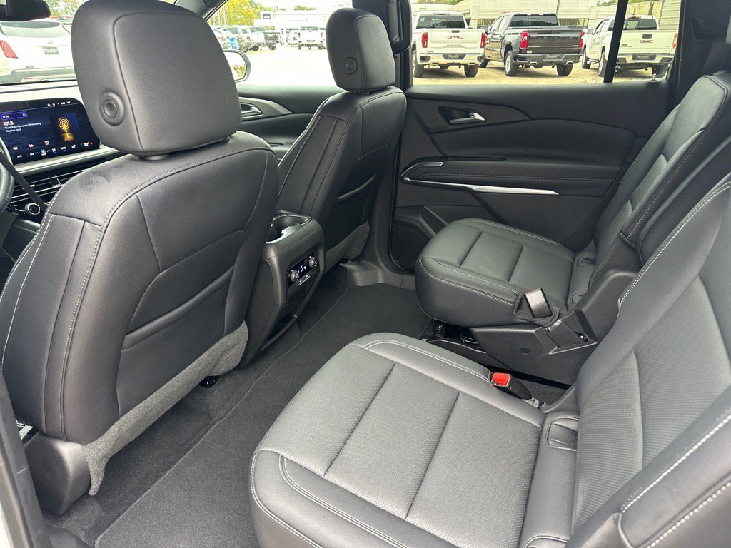 Used 2025 Chevrolet Traverse LT image 10