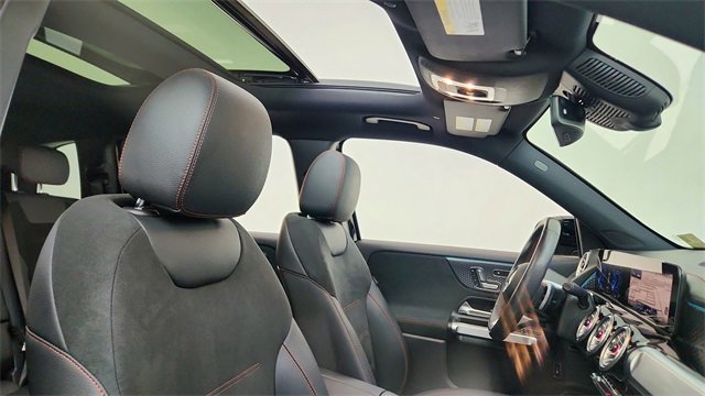 Used 2024 Mercedes-Benz EQB 250+ image 21