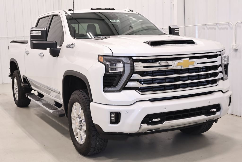 Used 2025 Chevrolet Silverado 2500 High Country w/ High Country Premium Package image 3