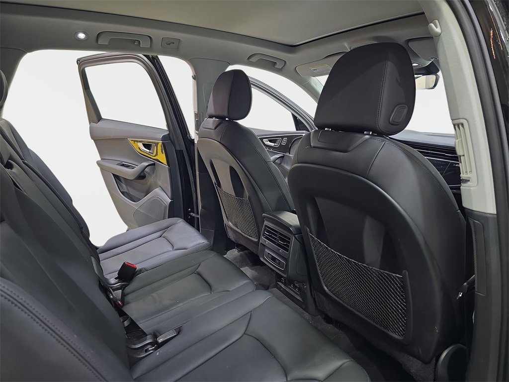 Used 2023 Audi Q7 2.0T Premium w/ Towing Package image 13