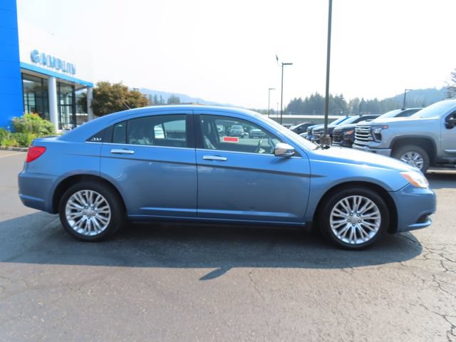 Used 2011 Chrysler 200 Limited FWD image 9