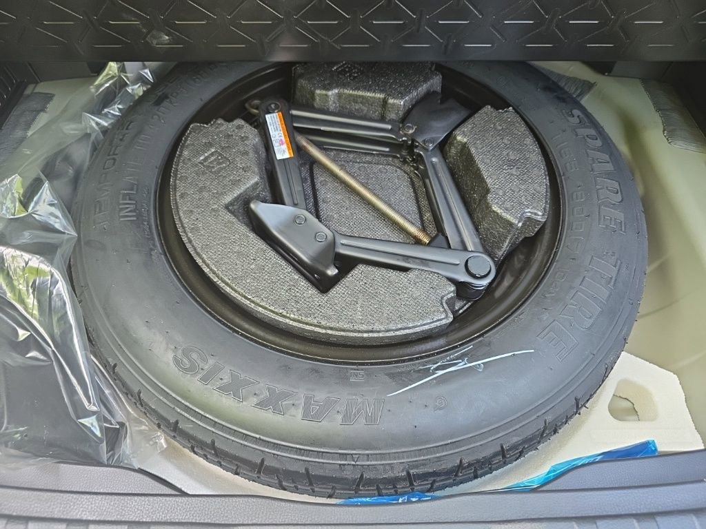 Used 2024 Toyota RAV4 XLE FWD image 35