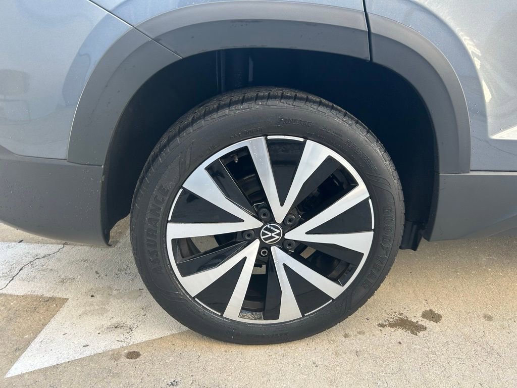 Used 2023 Volkswagen Taos SE image 27