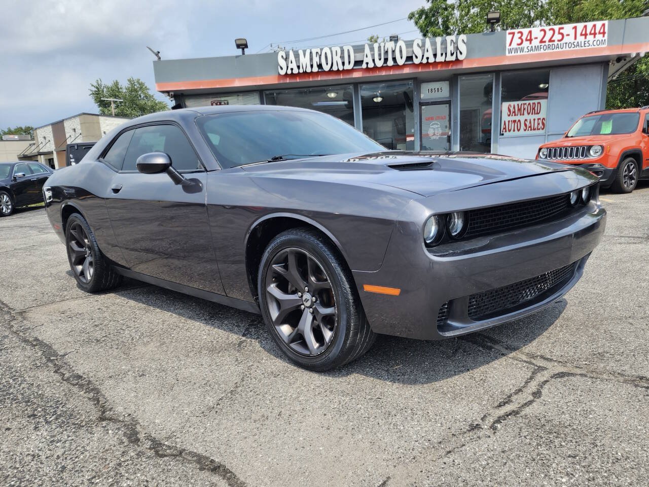 Used 2017 Dodge Challenger SXT Plus RWD image 1