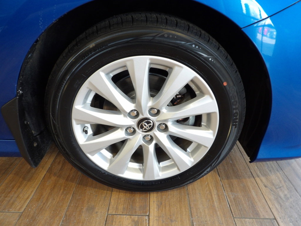 Used 2019 Toyota Camry LE image 4