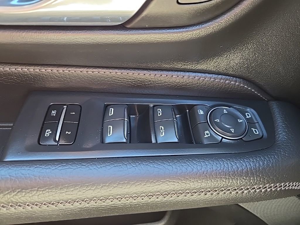 Used 2024 GMC Yukon Denali AWD/4WD image 25