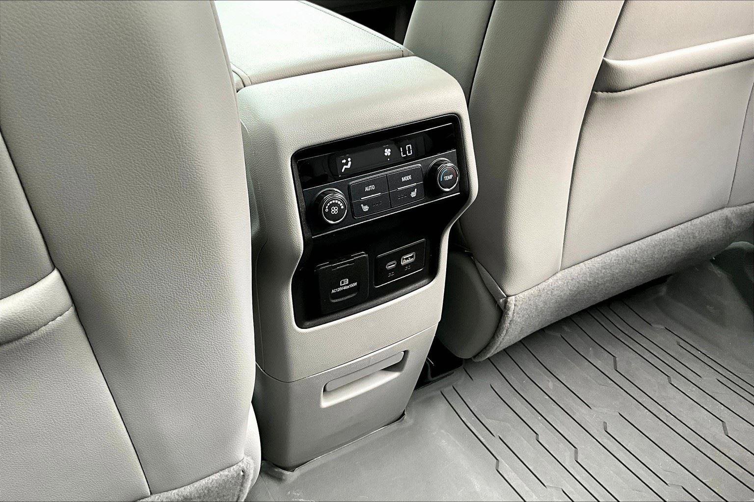 Used 2022 GMC Acadia SLT w/ Technology Package image 35