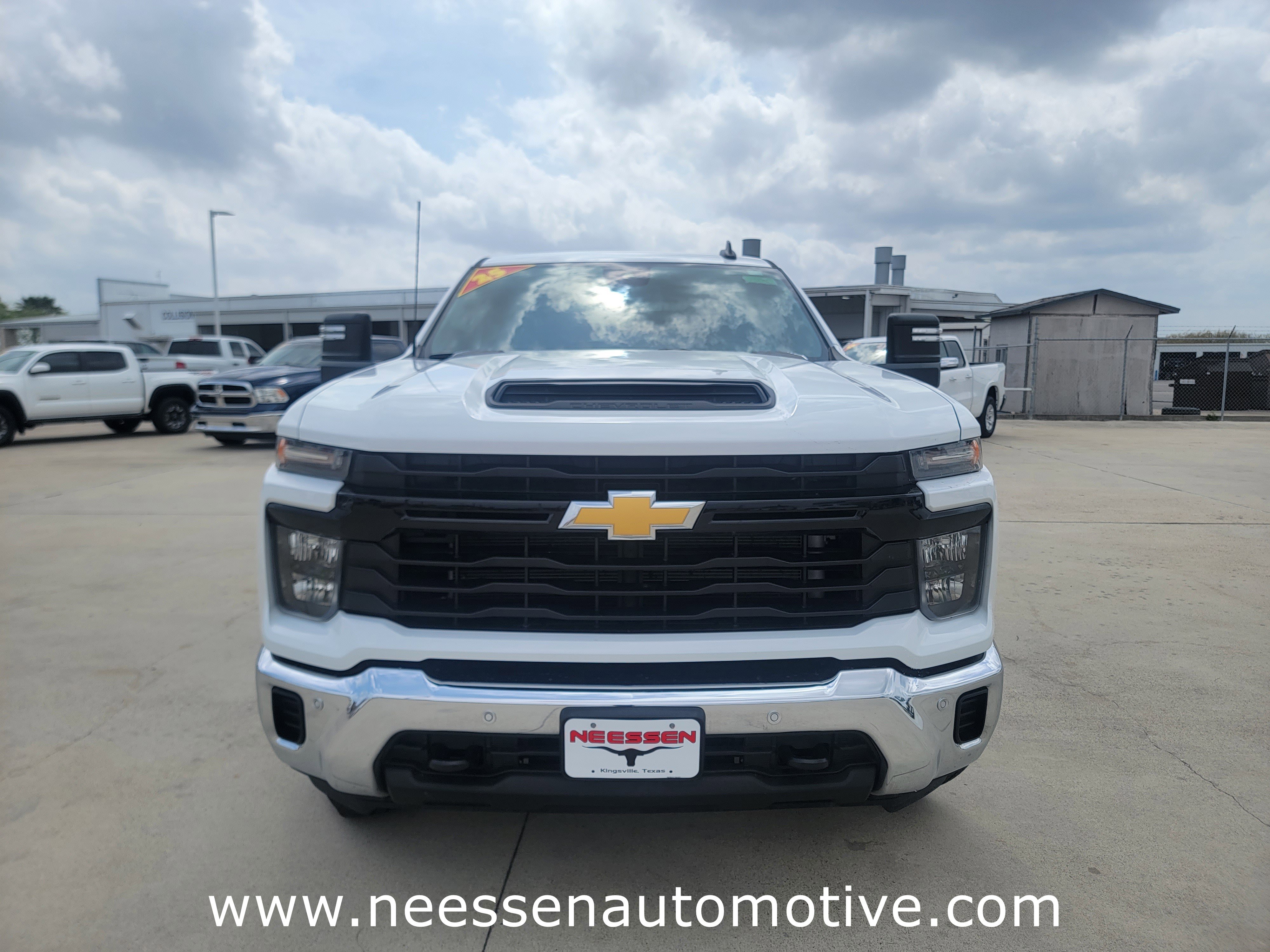 Used 2025 Chevrolet Silverado 3500 W/T w/ WT Convenience Package image 2