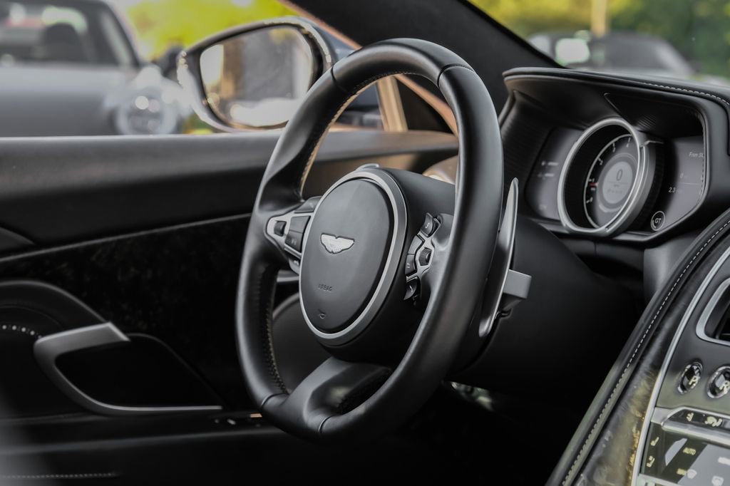 Used 2020 Aston Martin DB11 Coupe image 11