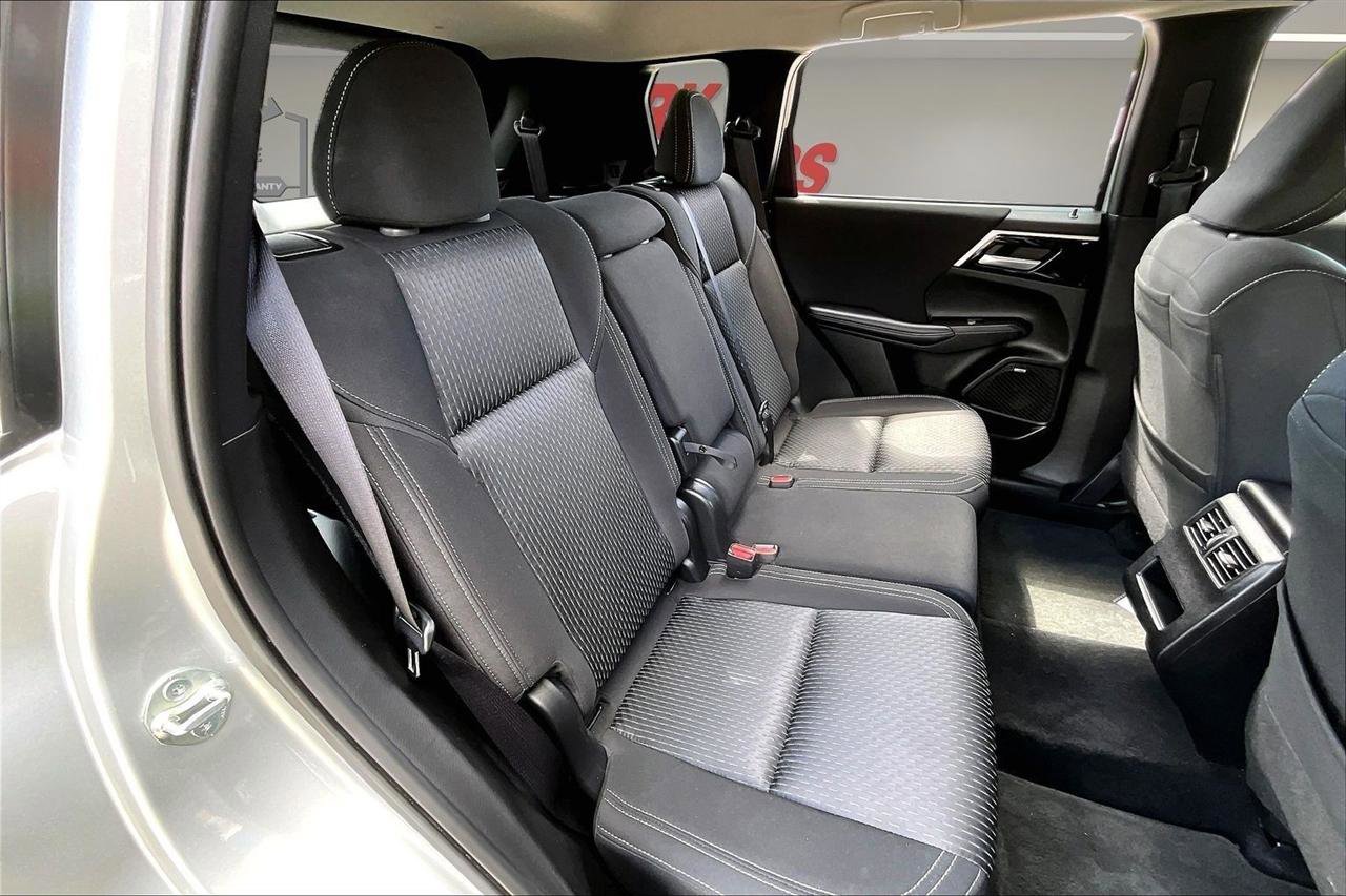 Used 2025 Mitsubishi Outlander ES AWD/4WD image 27
