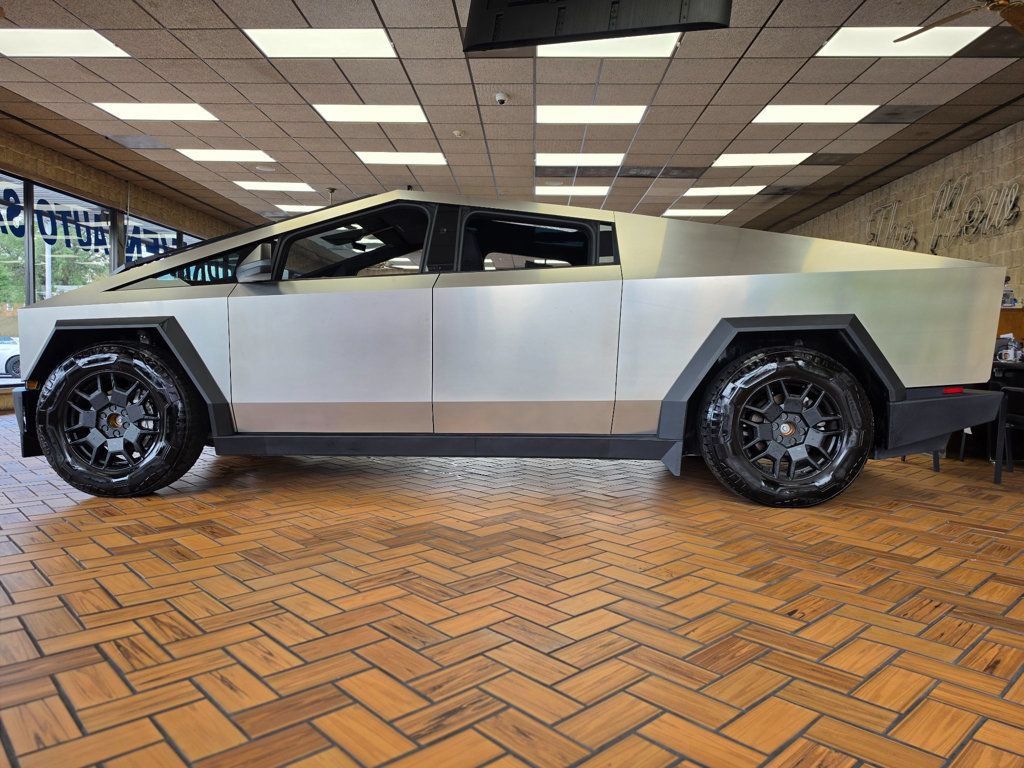 Used 2024 Tesla Cybertruck AWD Crew Cab image 6