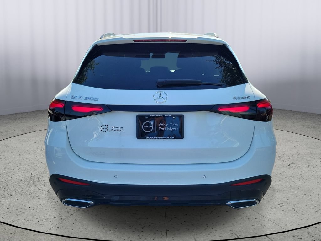 Used 2025 Mercedes-Benz GLC 300 4MATIC image 3