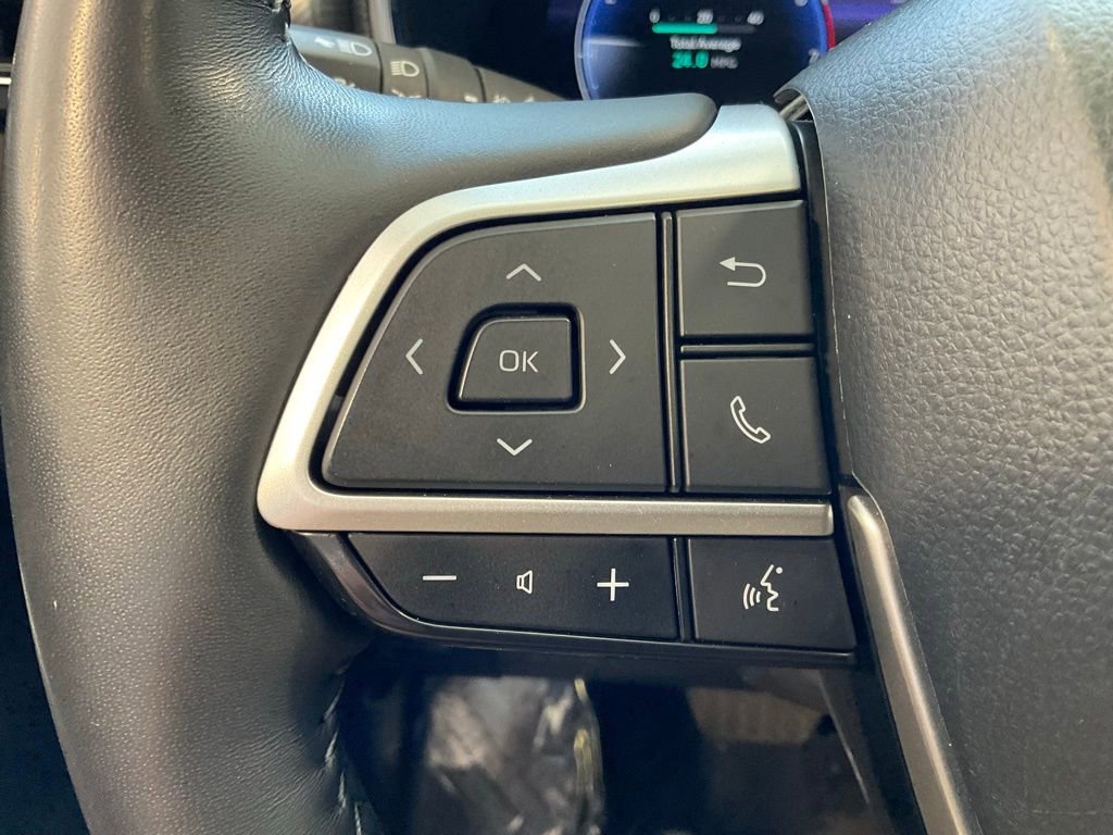 Used 2024 Toyota Highlander Platinum image 11