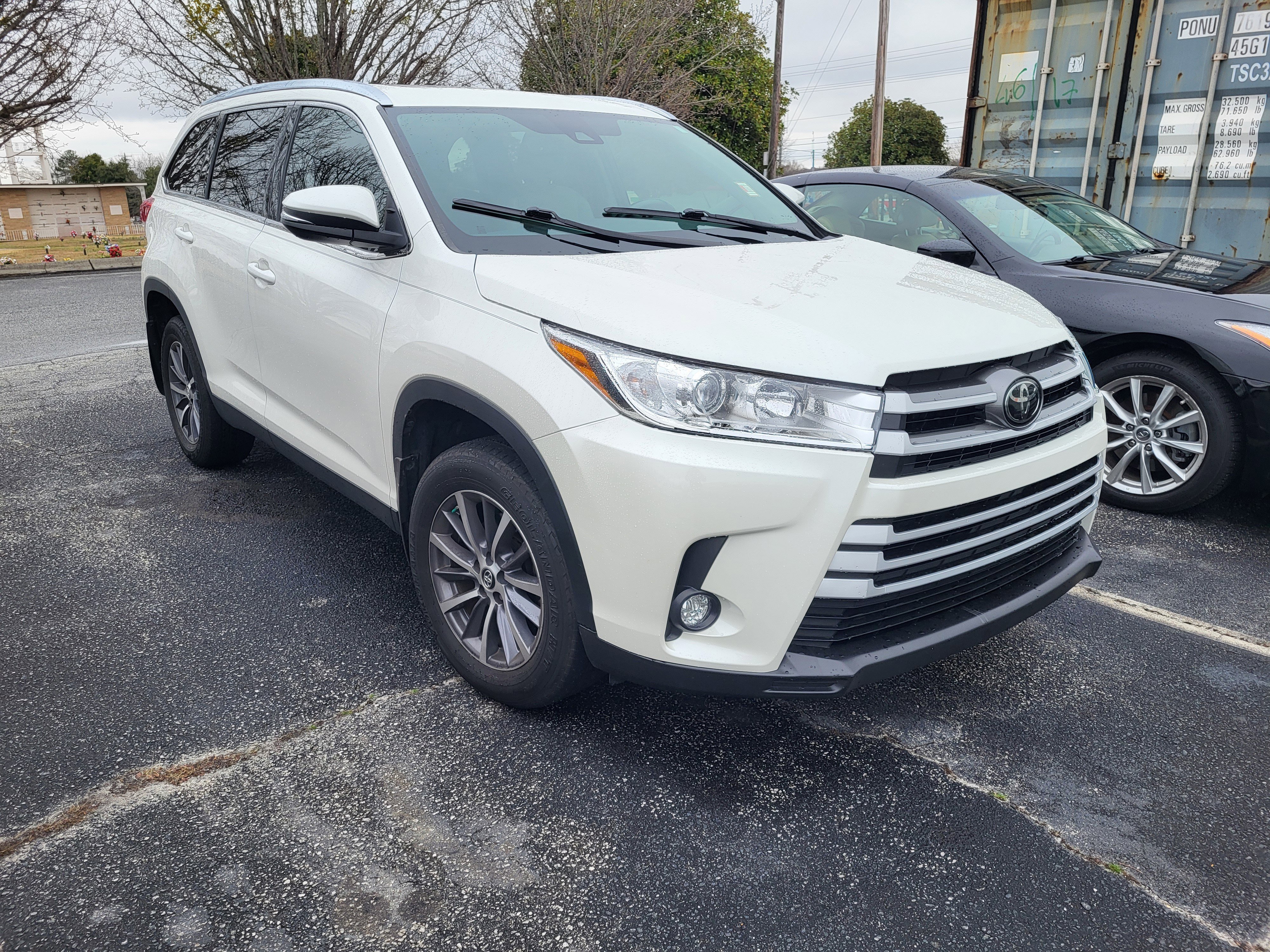 Used 2019 Toyota Highlander XLE image 3
