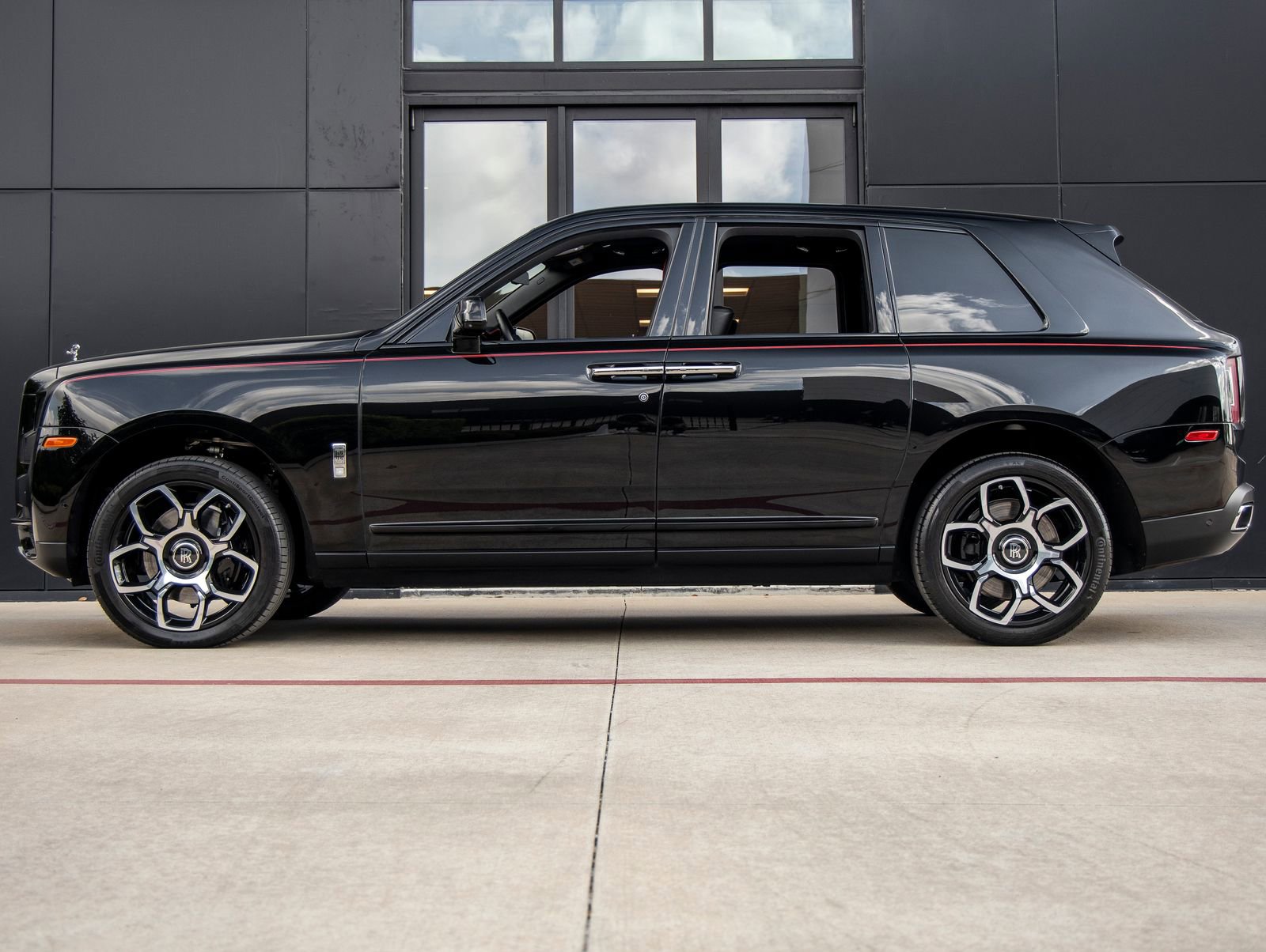 Certified 2023 Rolls-Royce Cullinan w/ Dark Exterior Package image 3