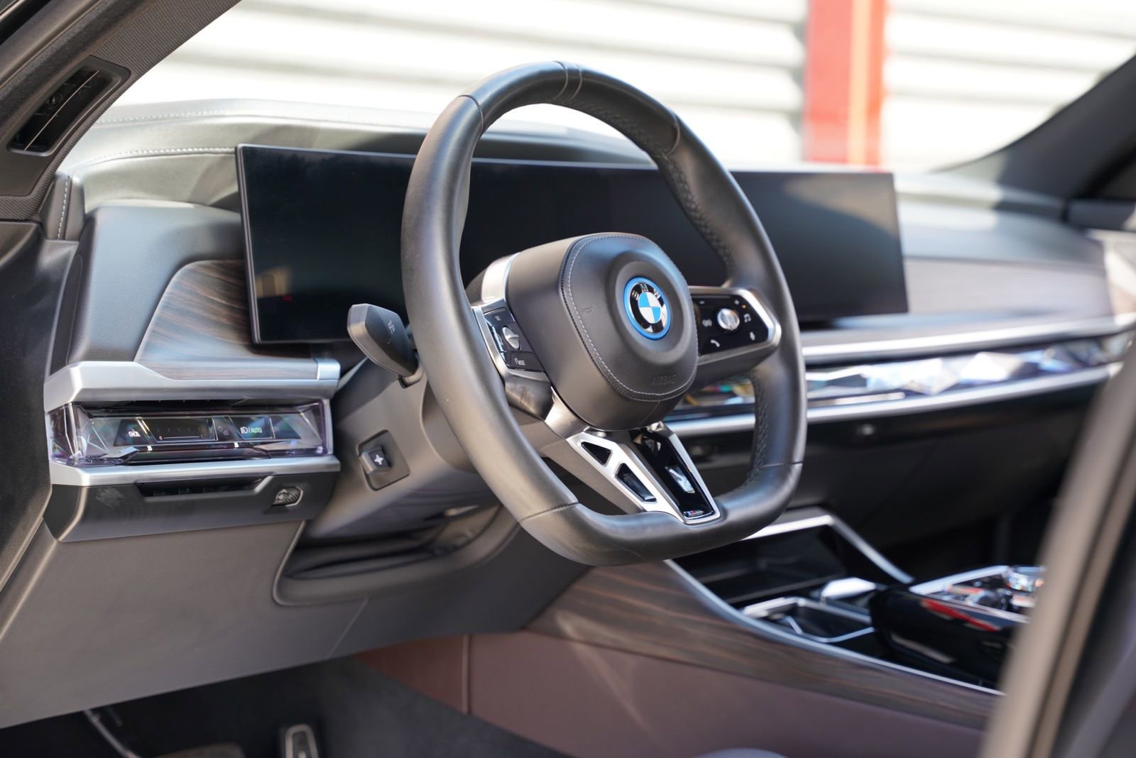 Used 2023 BMW i7 xDrive60 w/ Executive Package 2 AWD/4WD image 12