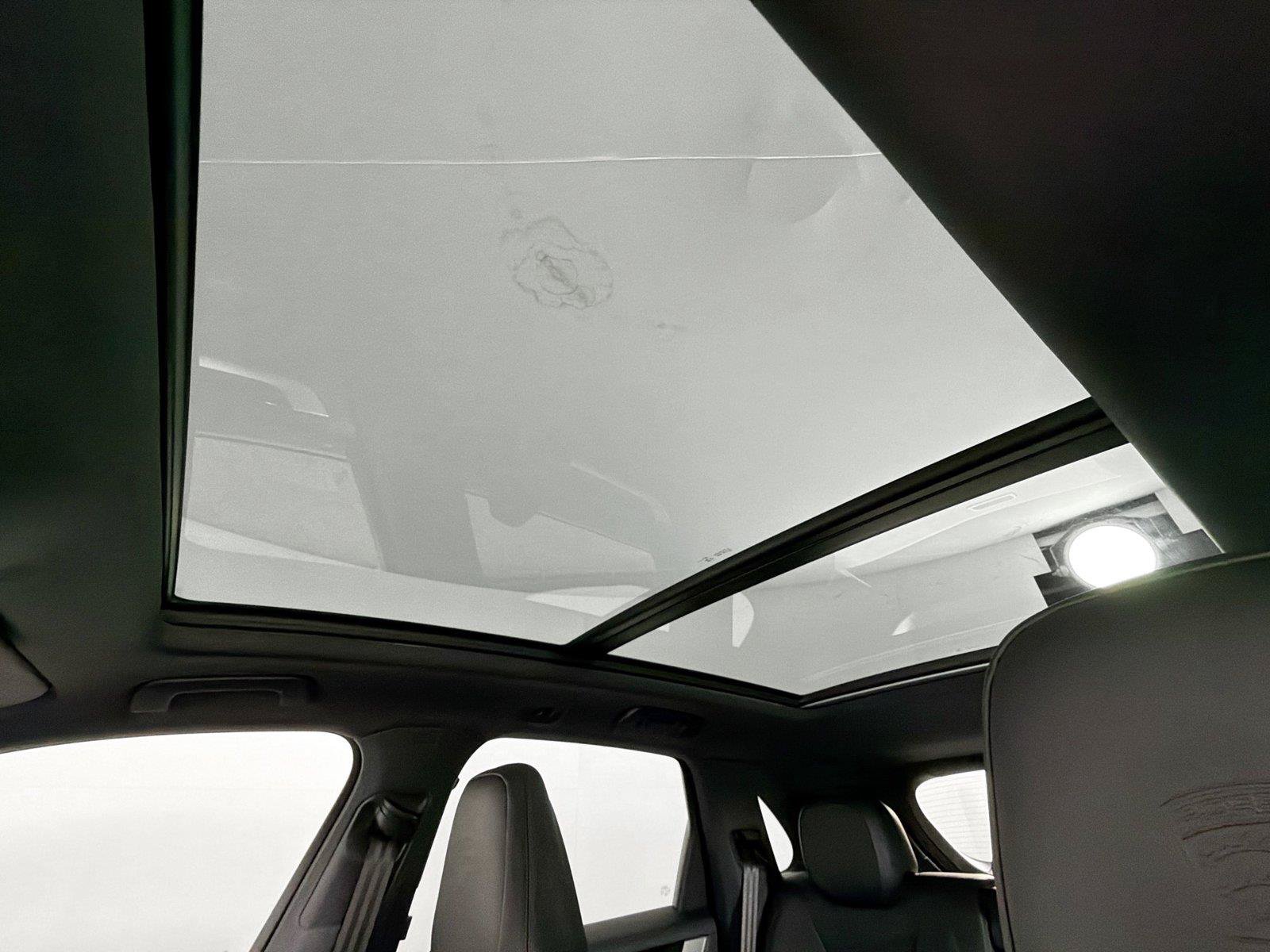 Certified 2025 Porsche Cayenne AWD/4WD image 35