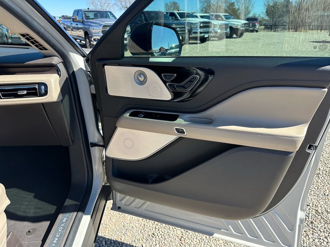 Used 2022 Lincoln Aviator Reserve w/ Equipment Group 201A AWD/4WD image 8