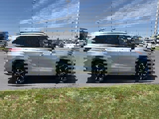Used 2022 Toyota Highlander XSE image 7