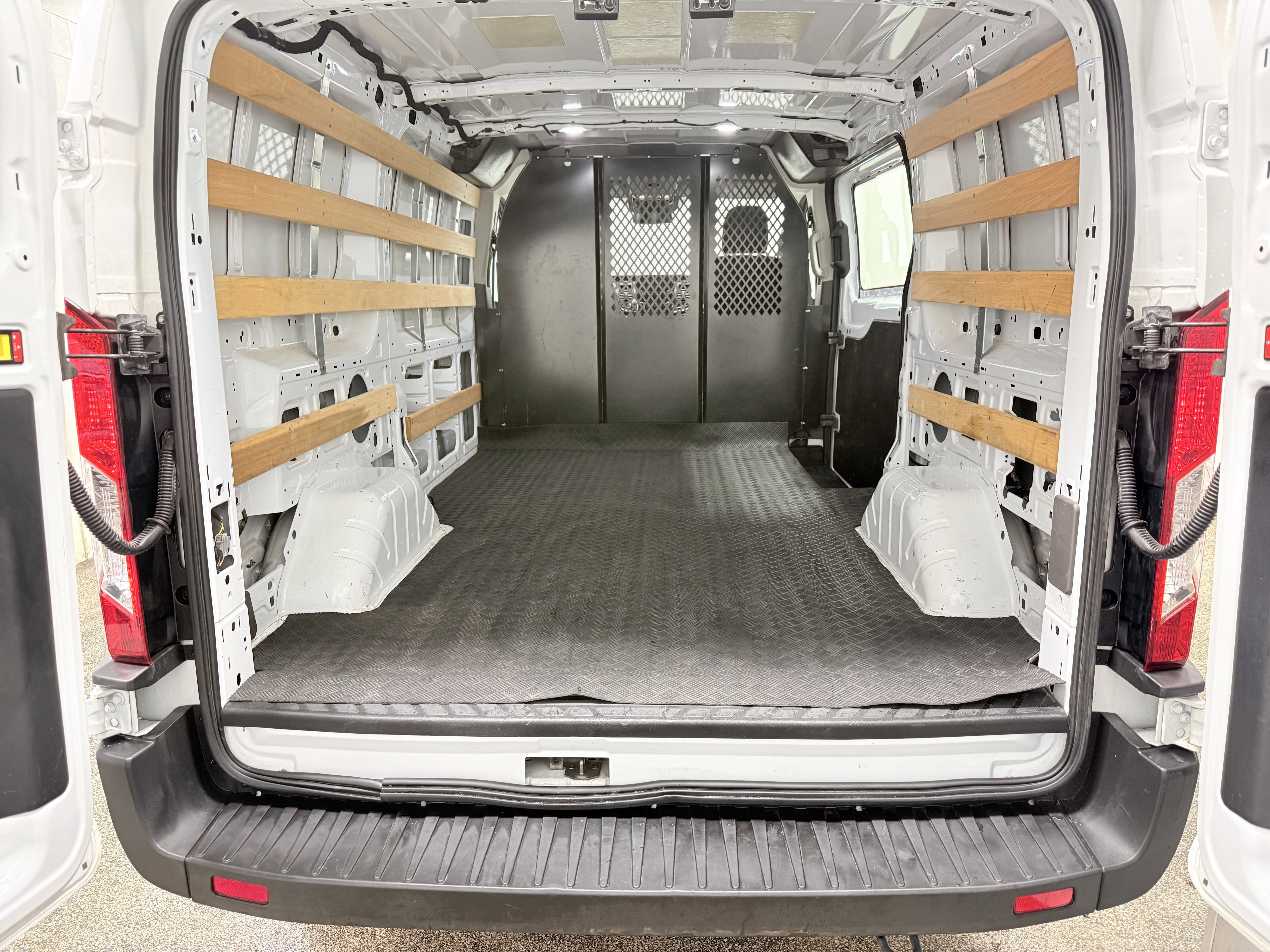 Used 2024 Ford Transit 250 Low Roof AWD w/ Exterior Upgrade Package image 12