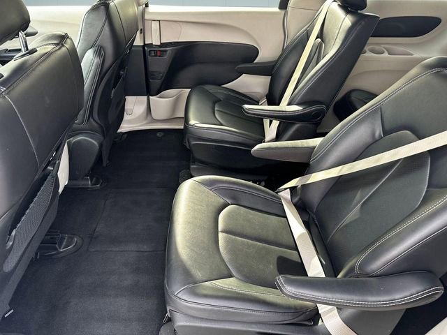 Used 2024 Chrysler Pacifica Limited FWD image 25
