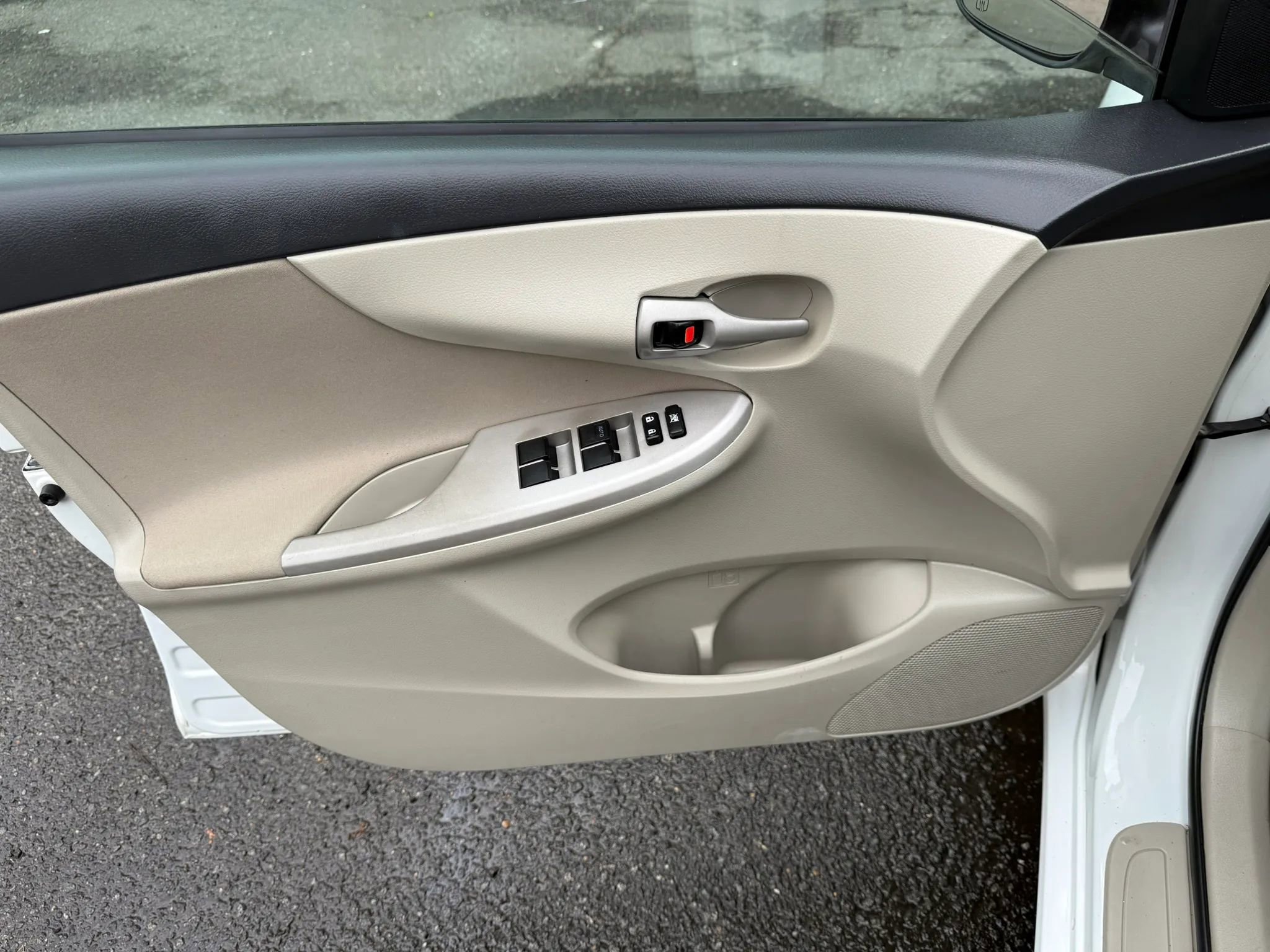 Used 2013 Toyota Corolla LE FWD image 15