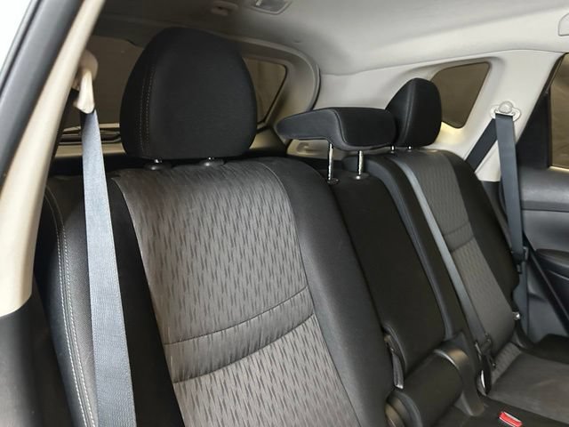 Used 2017 Nissan Rogue SV AWD/4WD image 19