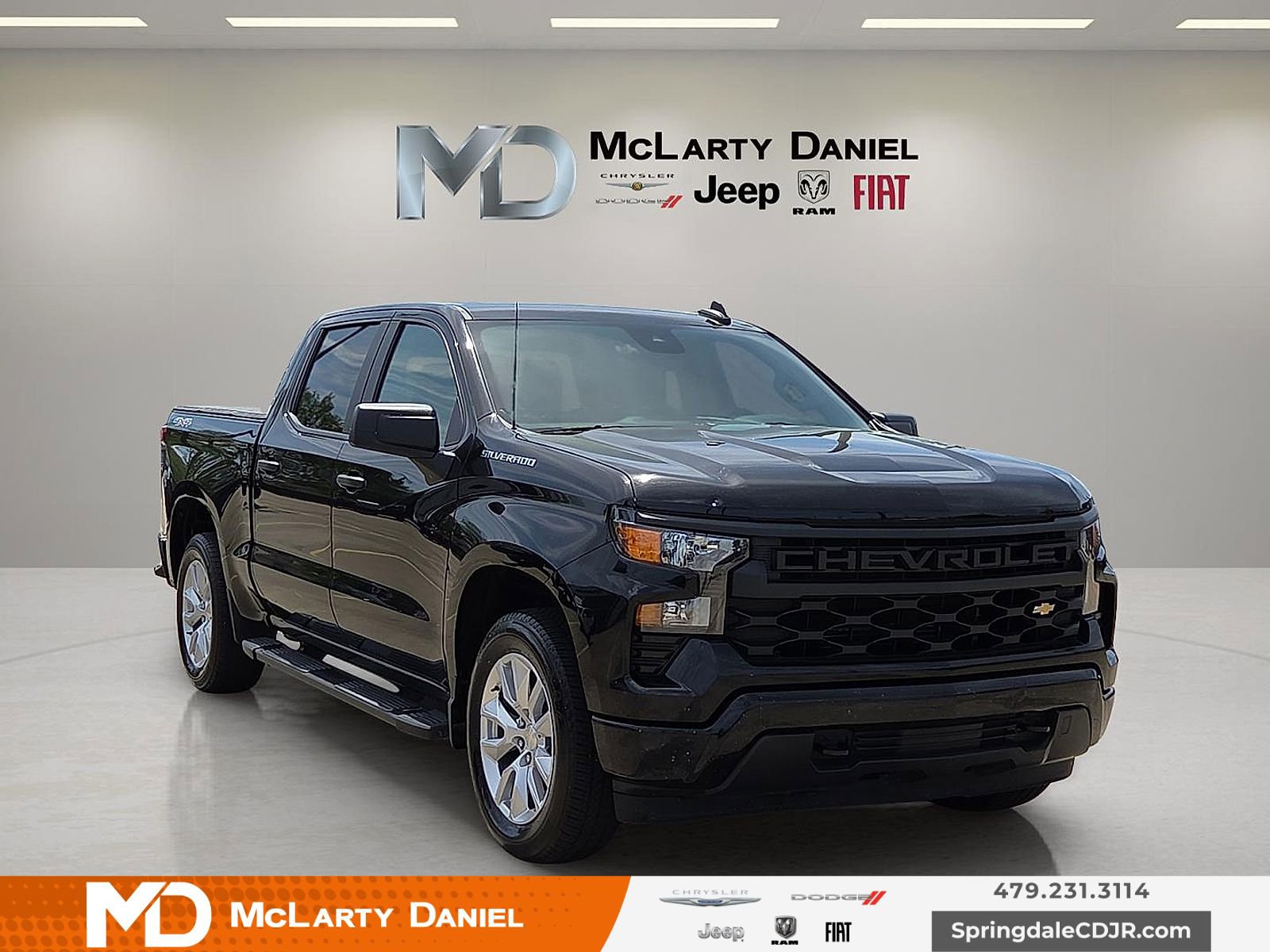 Used 2023 Chevrolet Silverado 1500 Custom image 1