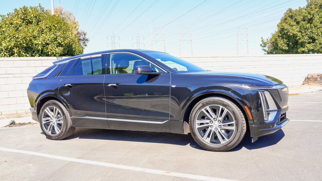 Certified 2024 Cadillac Lyriq Luxury RWD image 6