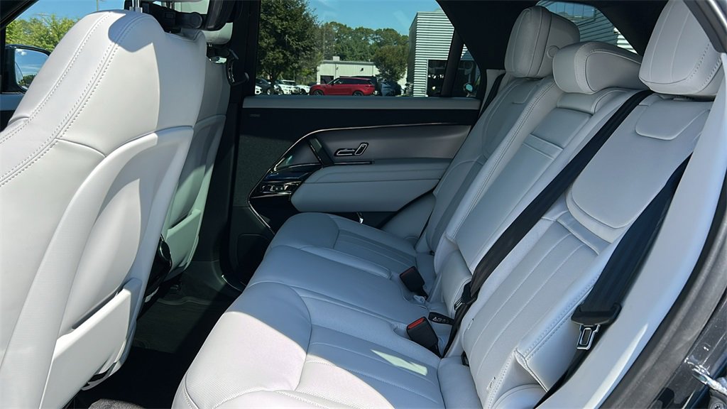 New 2025 Land Rover Range Rover Sport SE image 22