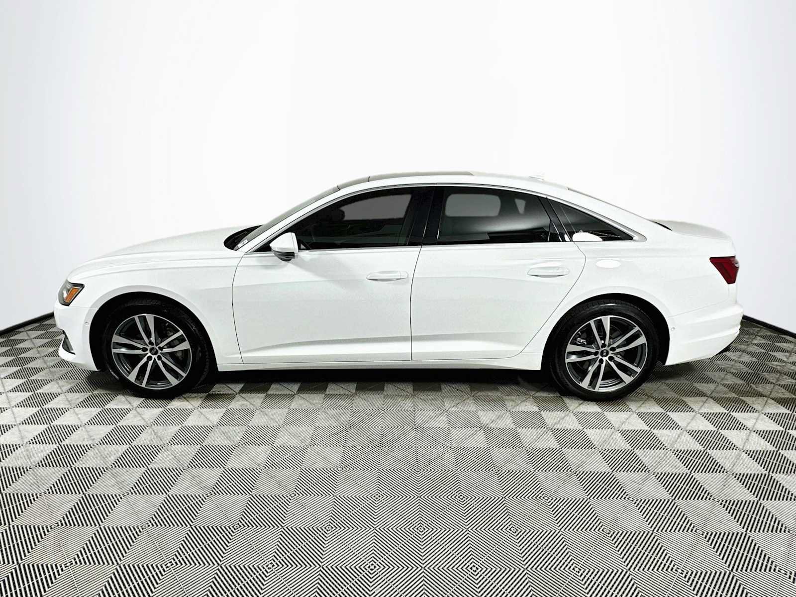 Certified 2023 Audi A6 Premium Plus w/ Premium Plus Package AWD/4WD image 4