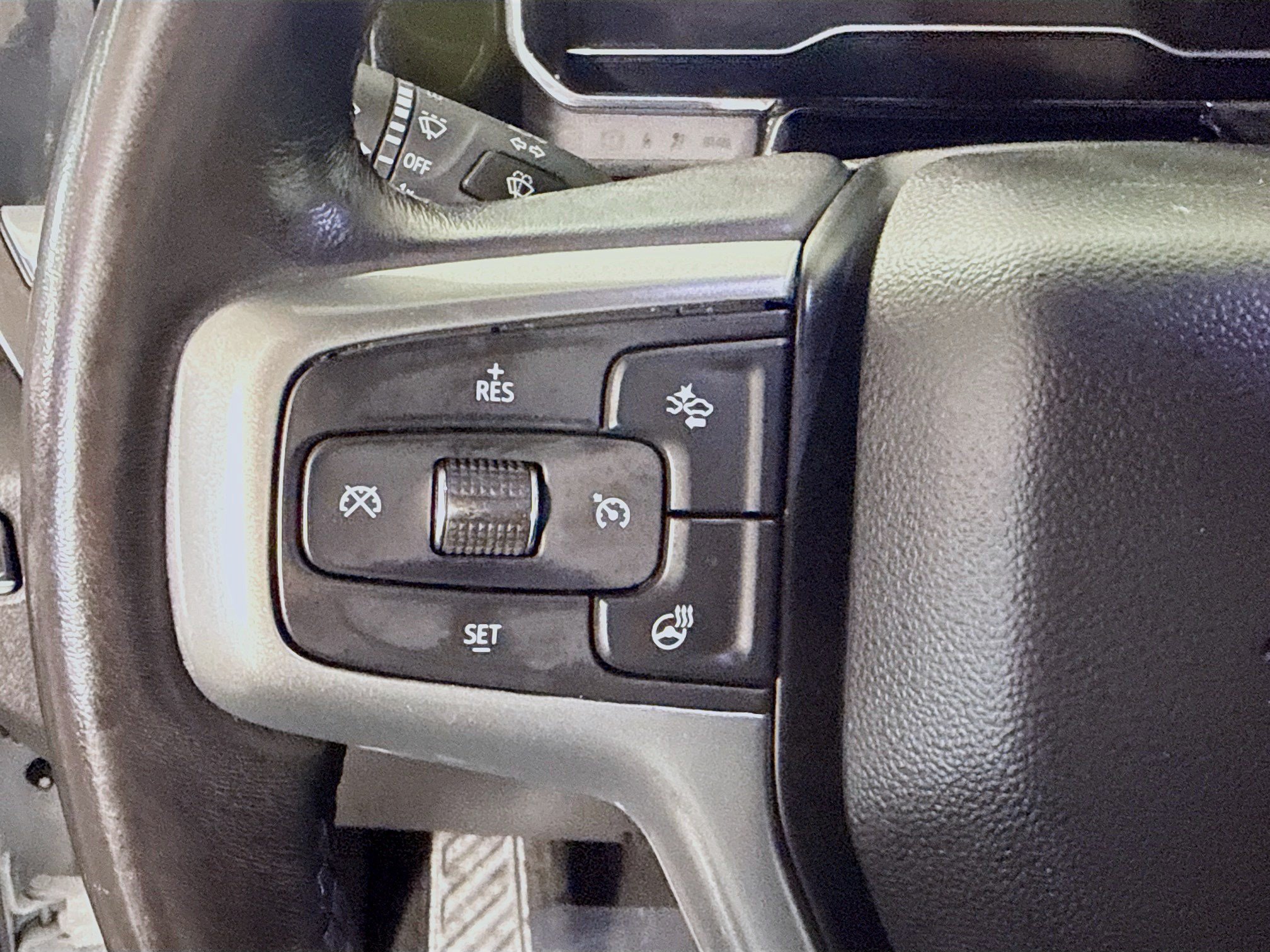 Used 2023 Chevrolet Silverado 1500 LT AWD/4WD image 14
