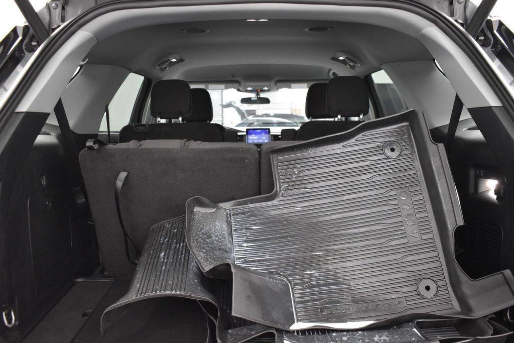 Used 2023 Ford Explorer XLT AWD/4WD image 14