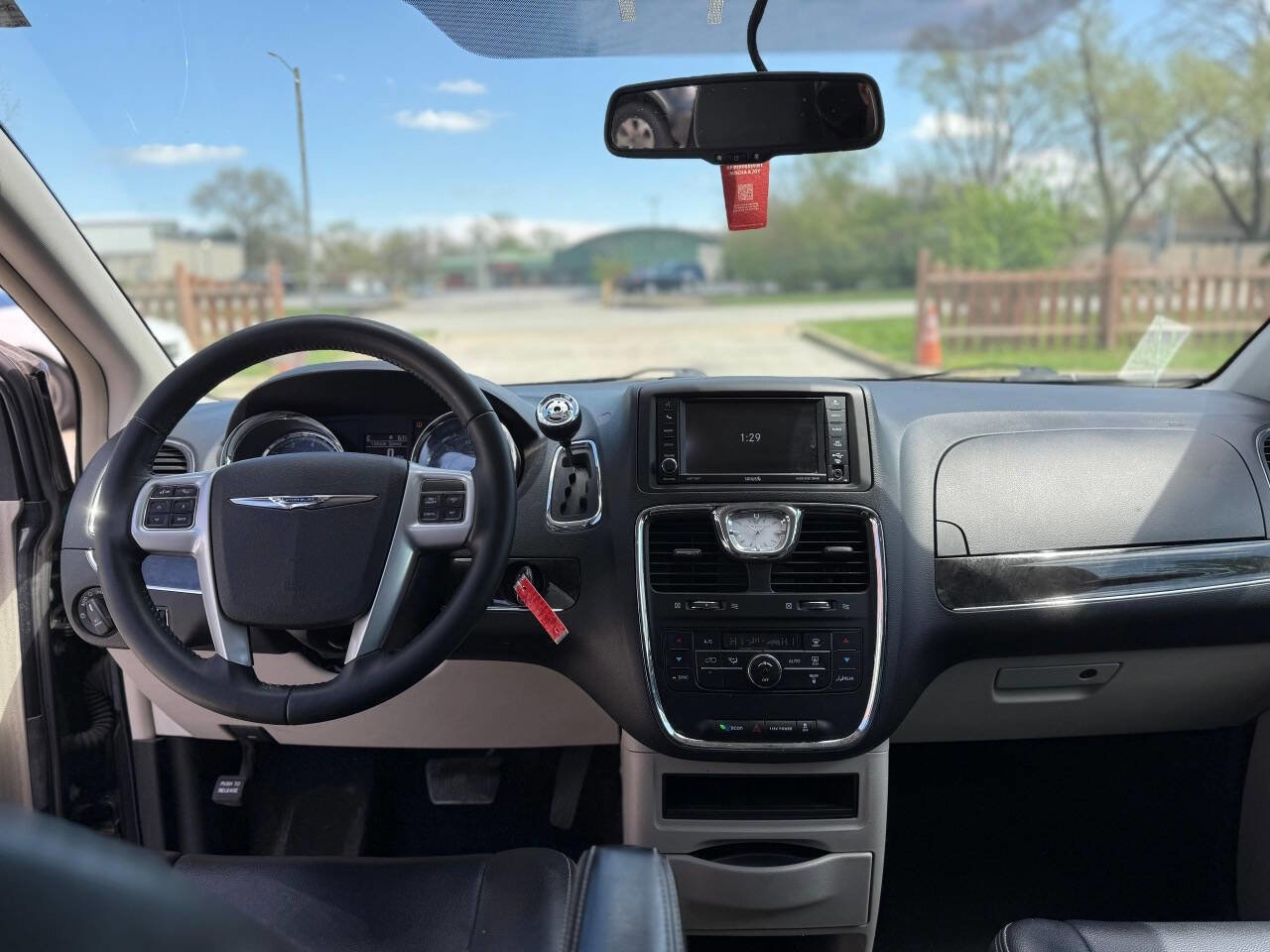 Used 2014 Chrysler Town & Country Touring FWD image 24