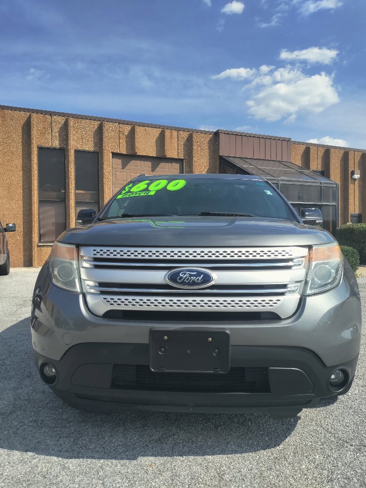 Used 2014 Ford Explorer XLT image 4