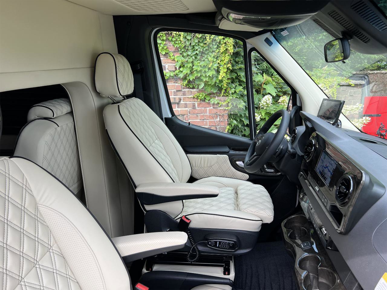 Used 2021 Mercedes-Benz Sprinter 3500 image 13