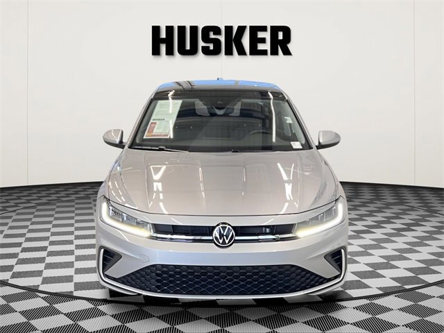 Used 2025 Volkswagen Jetta SE image 3